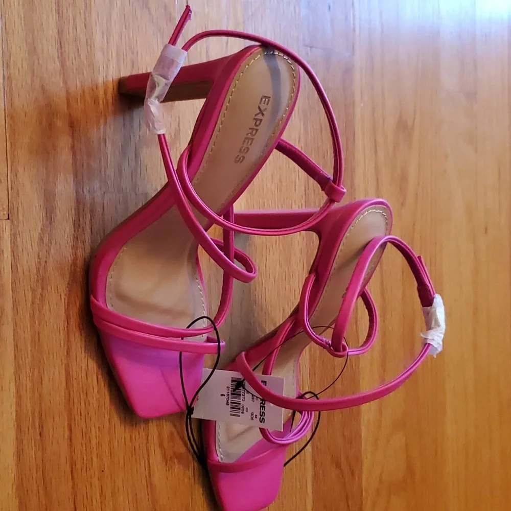 Express neon fuchsia strappy block-heel sandals. square toe Size 6 NWT - Picture 2 of 5